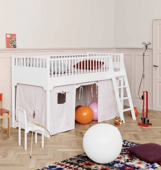 Bunk Beds in pink bedroom