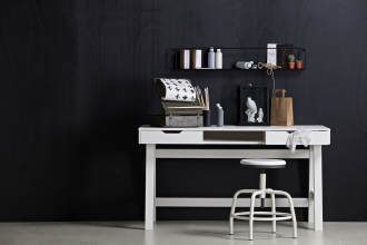 Nikki desk, white De Eekhorn desk in bedroom, dark walls