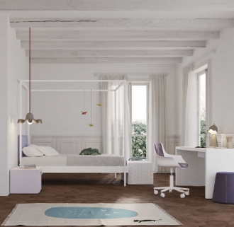white four poster single bed, Girls bedroom
